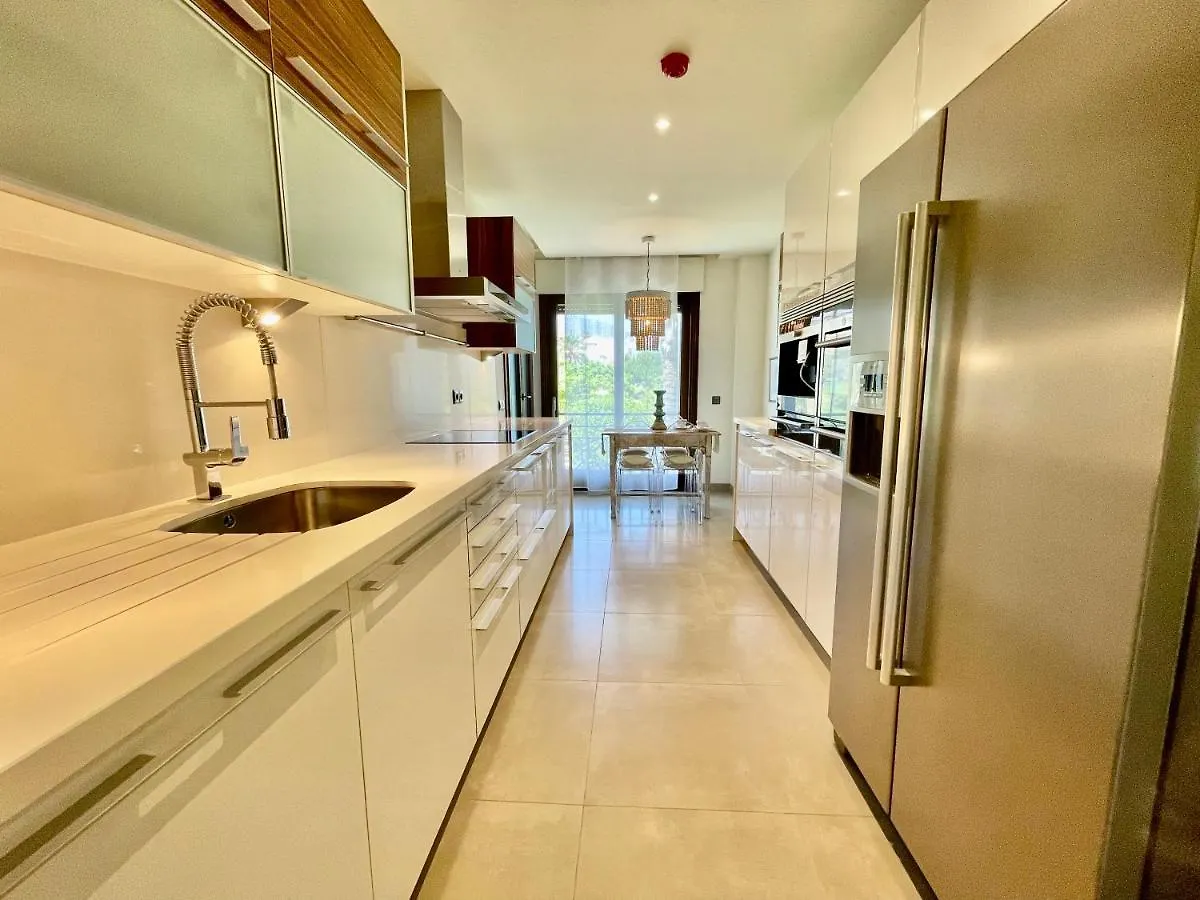 Doncella Beach , apartamento con vistas al mar Estepona Appartamento