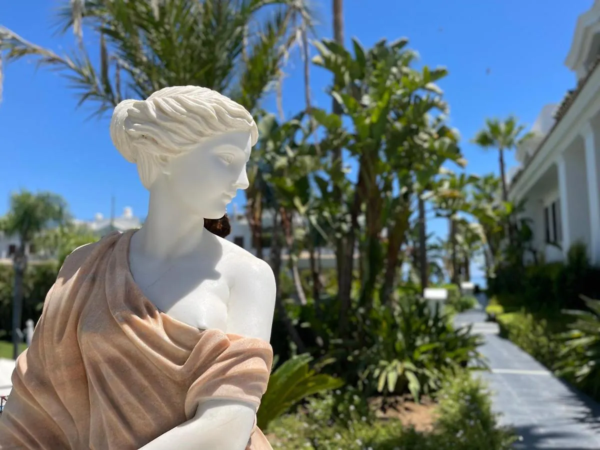 Doncella Beach , apartamento con vistas al mar Estepona