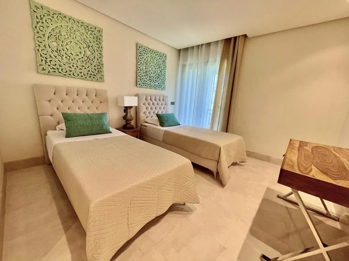 Doncella Beach , apartamento con vistas al mar Estepona